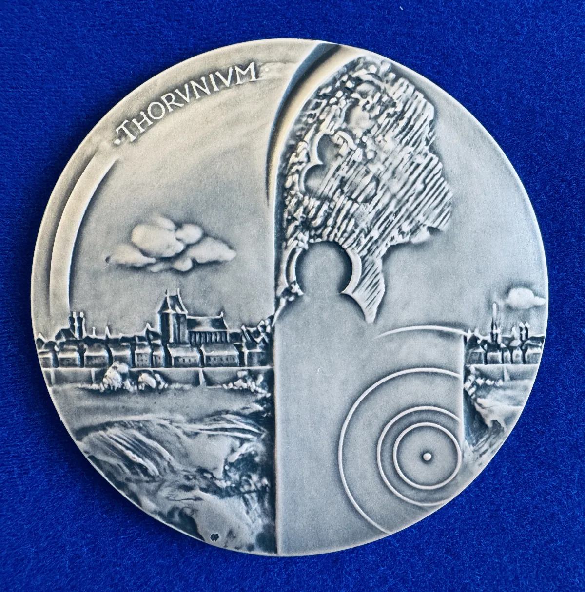 Medal Honorowy 'Thorunium' dla prof. Lidii Smentek i Jacka Yerki