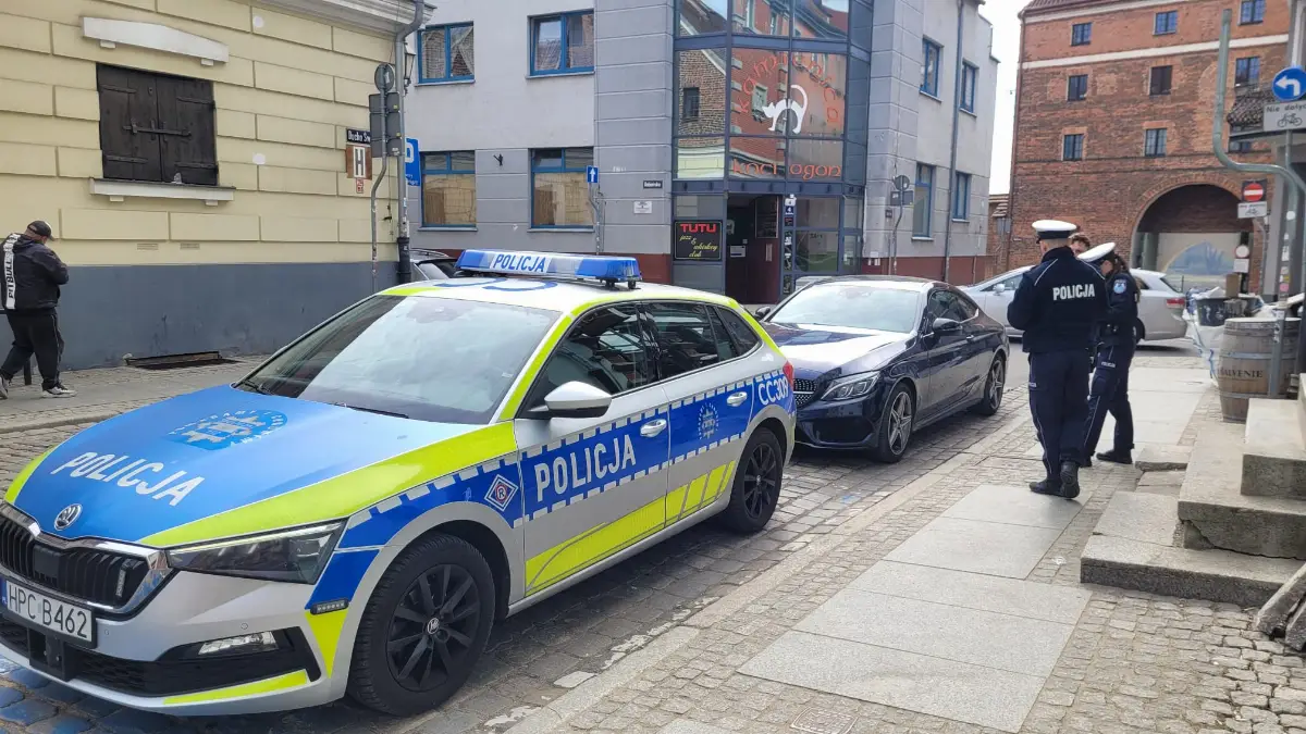 Wspólne kontrole na toruńskiej starówce w szczycie sezonu turystycznego