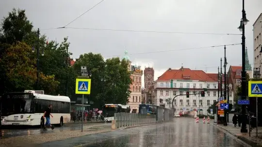 Ostrzeżenie meteorologiczne dla Torunia: burze, grad i silny wiatr