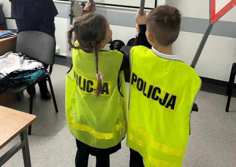 Spotkanie uczniów z policjantami w Komisariacie Policji Toruń-Śródmieście