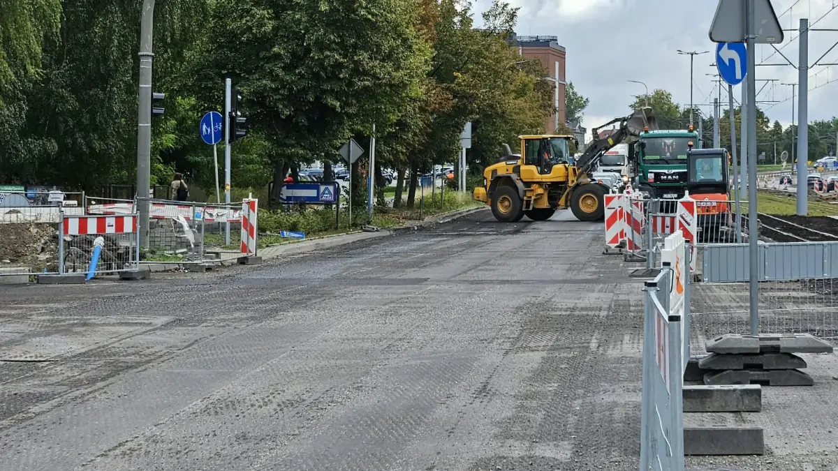 Prace drogowe na ul. Kościuszki: nowa nawierzchnia w toku
