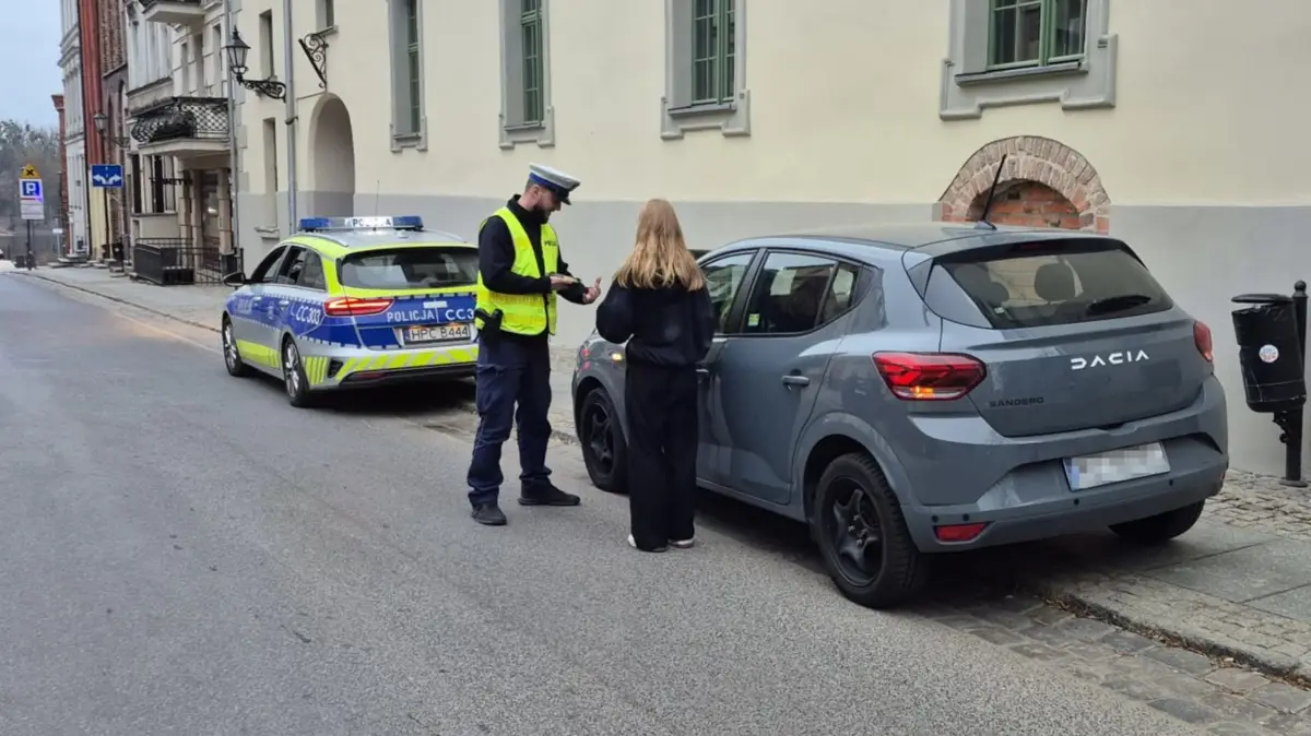 Trwają kontrole parkowania na toruńskiej starówce