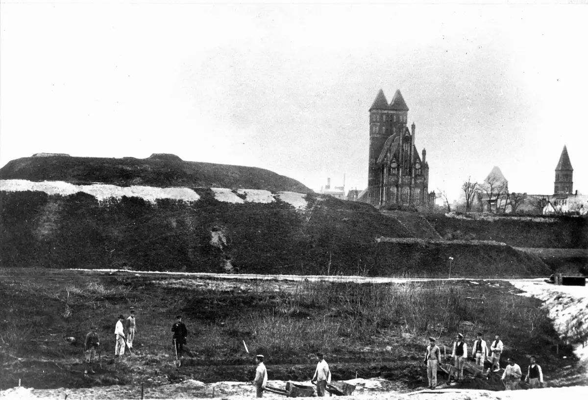 Wystawa plenerowa o fortyfikacjach Twierdzy Toruń 1816-1920