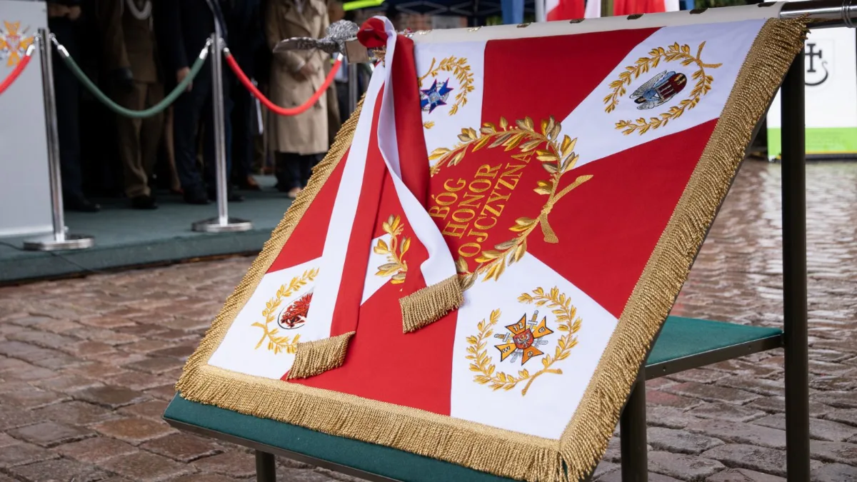 Uroczystość wręczenia sztandaru 12. Wojskowemu Oddziałowi Gospodarczemu w Toruniu
