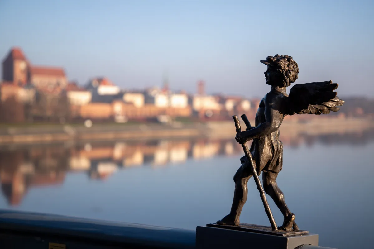 Anioł Neucjusz zdemontowany na moście po akcie wandalizmu