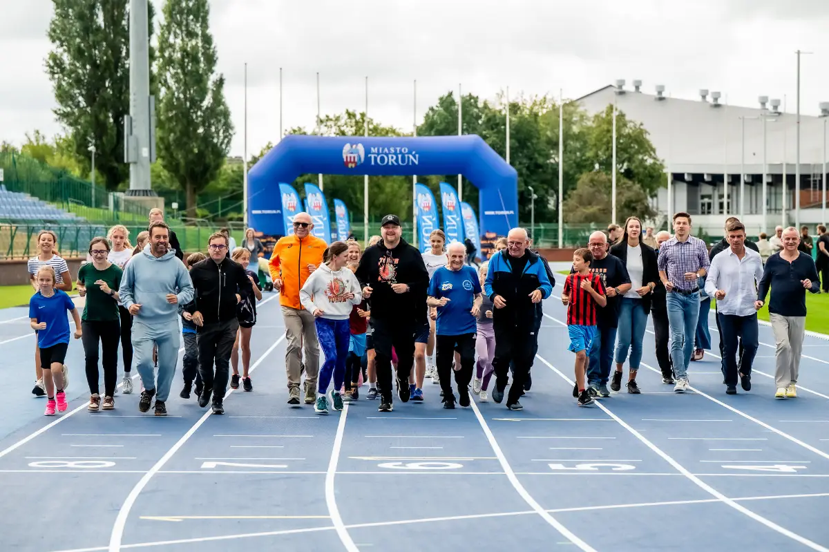 Stadion Miejski w Toruniu po modernizacji z nową nawierzchnią lekkoatletyczną