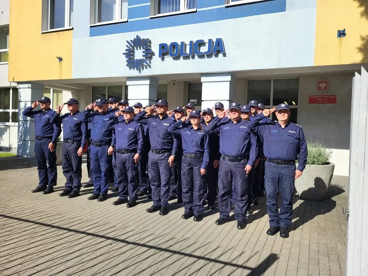 Hołd oddany pamięci podkom. Natana Sieronia przez policjantów na terenie Polski