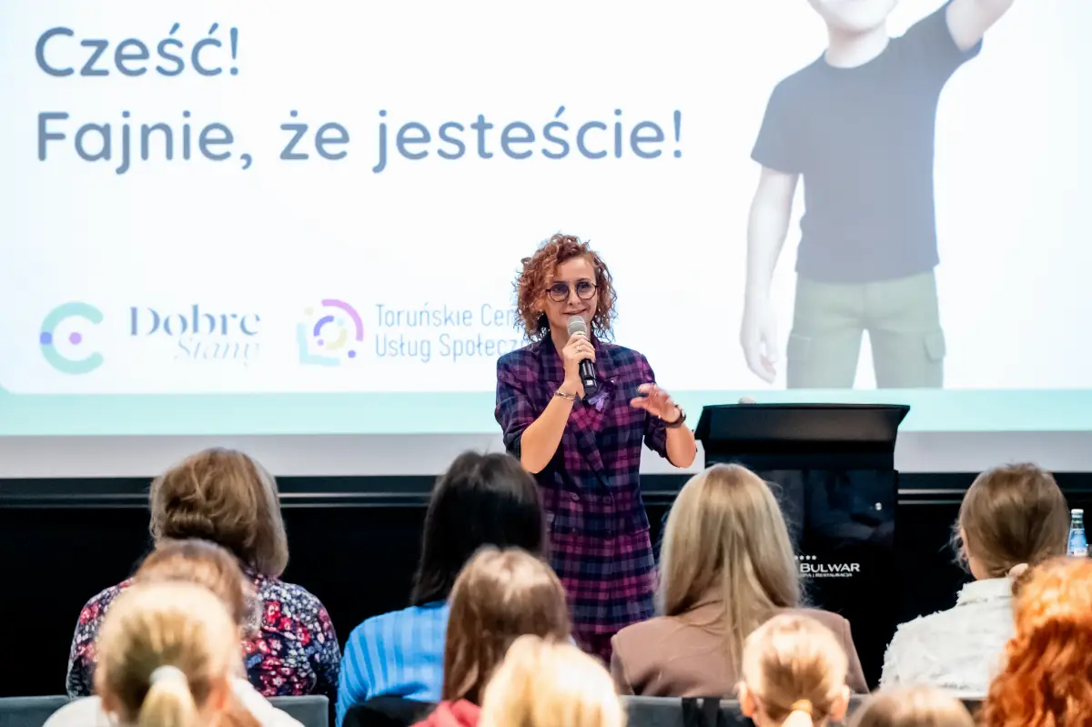 Młodzież w Toruniu dyskutuje o zdrowiu psychicznym podczas wydarzenia "Młodzi w DobrymStanie"