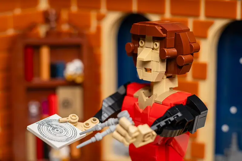Kamil Banasik prezentuje projekt LEGO związany z Mikołajem Kopernikiem