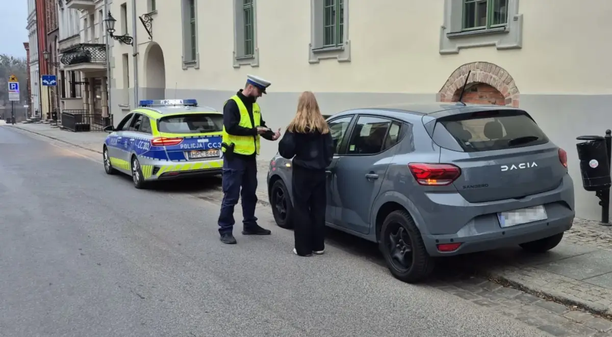 Kontrole parkowania na toruńskiej Starówce