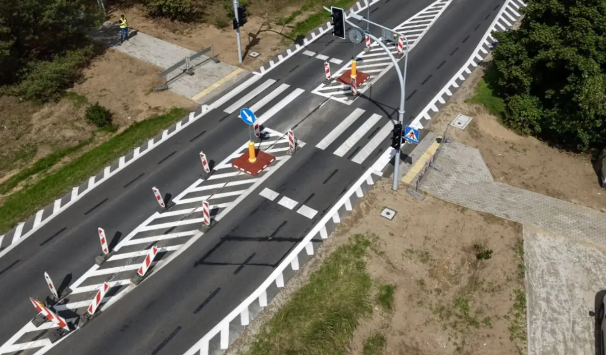 Nowe przejście dla pieszych między stacją Katarzynka a osiedlem JAR zakończone, czeka na pozwolenie na użytkowanie