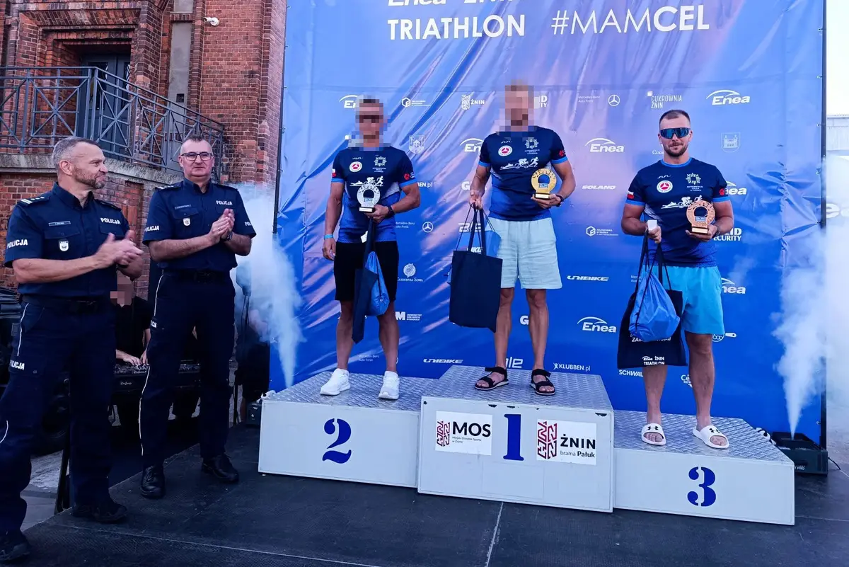 Mł. asp. Piotr Wiśniewski zdobywa medal na Mistrzostwach Policji w triathlonie