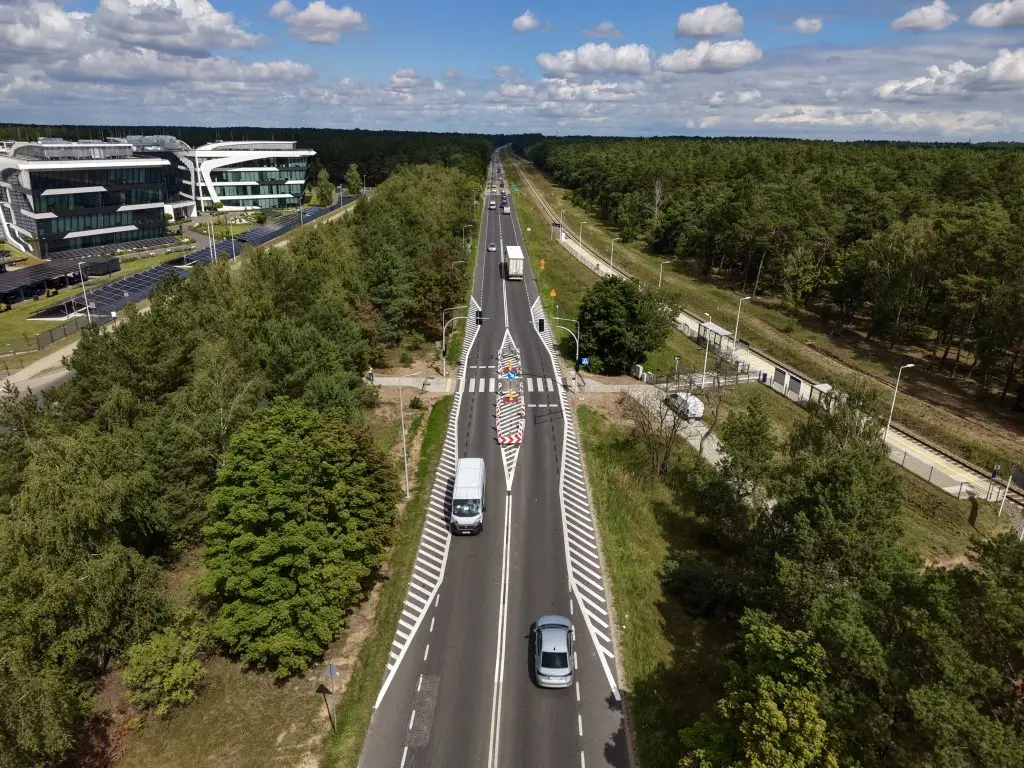 Nowe przejście dla pieszych między stacją Katarzynka a osiedlem JAR gotowe do użytku